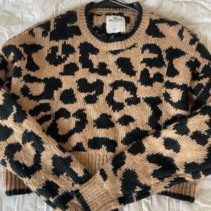 Leopard print cropped sweater
